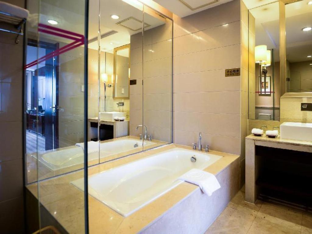 Leisure Hotel Dongguan  Buitenkant foto